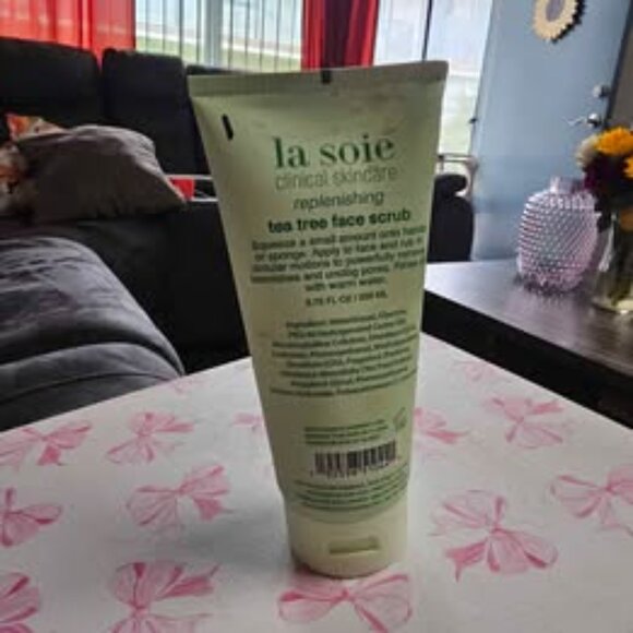 La Soie Clinical Skincare Replenishing Tea Tree Face Srub Botanical Facial Srub - Picture 2 of 3